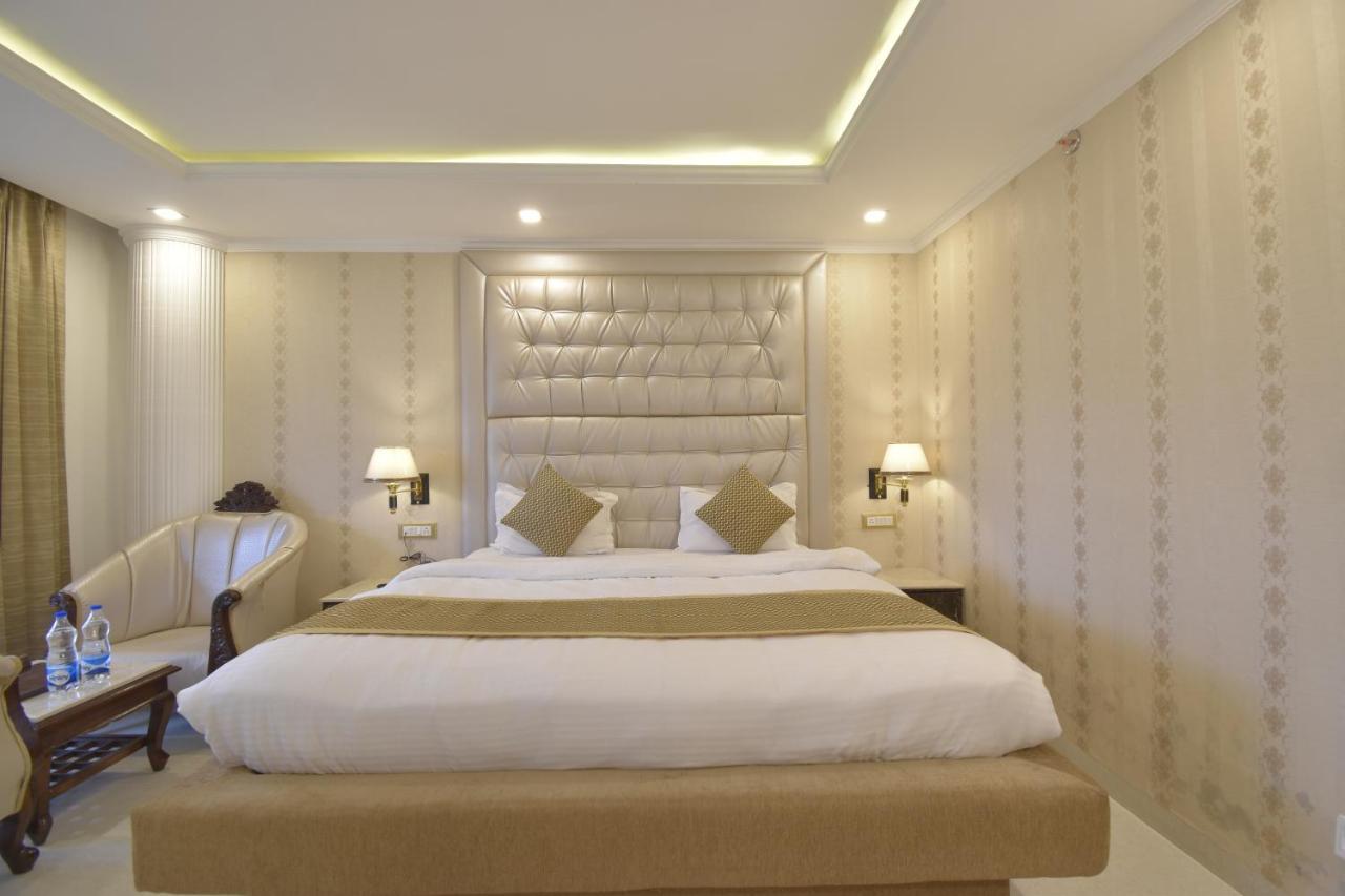 The Royal Castle Hot And Cold Centralized Hotel ดารัมซาลา ภายนอก รูปภาพ