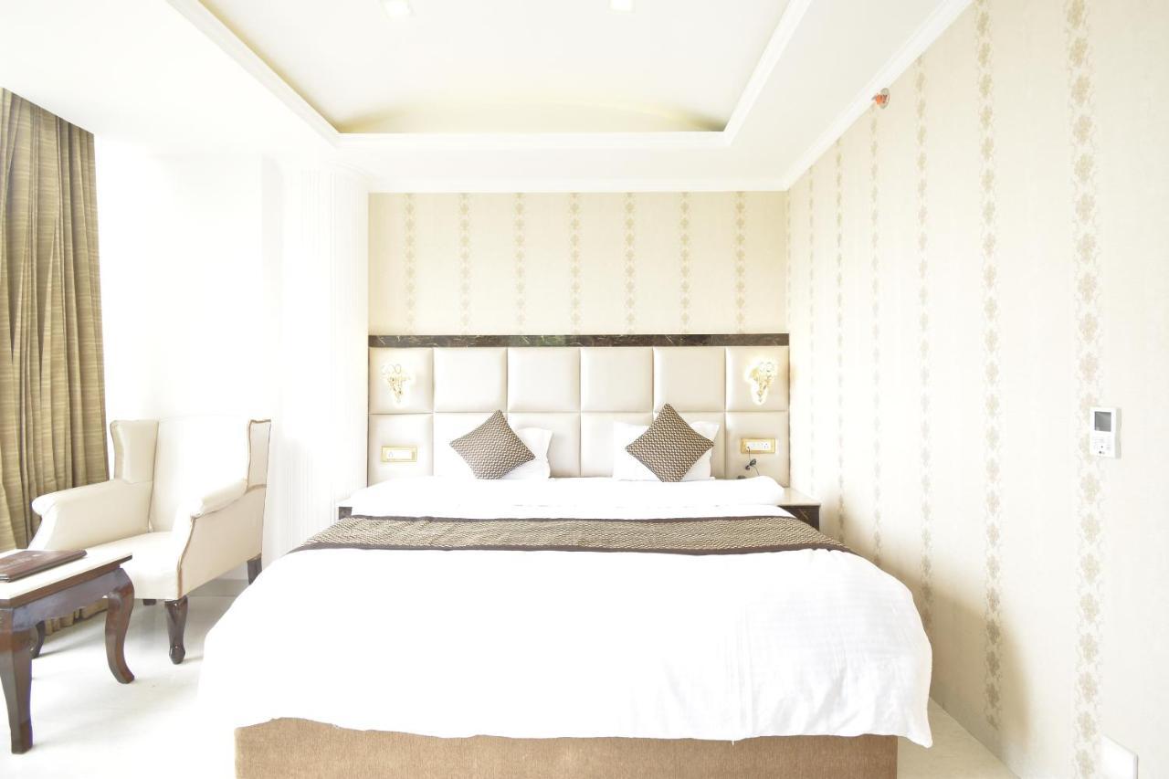 The Royal Castle Hot And Cold Centralized Hotel ดารัมซาลา ภายนอก รูปภาพ