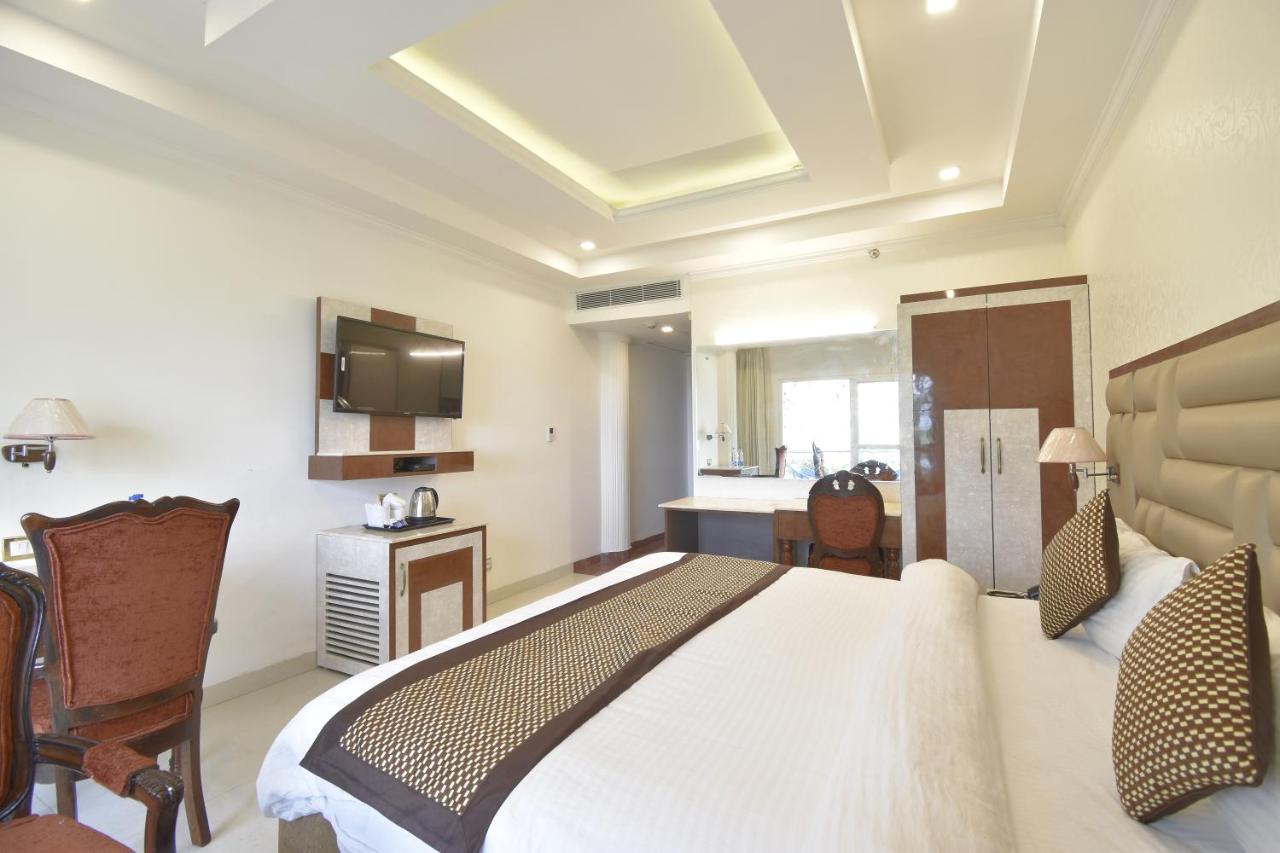 The Royal Castle Hot And Cold Centralized Hotel ดารัมซาลา ภายนอก รูปภาพ